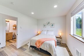 Peaceful Bonners Ferry Cabin w/ Deck & Mtn Views!