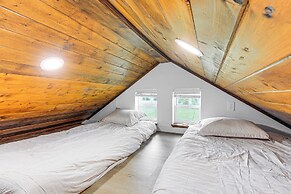 Peaceful Bonners Ferry Cabin w/ Deck & Mtn Views!