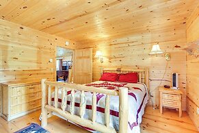 Wraparound Deck & Grill: Deadwood Cabin