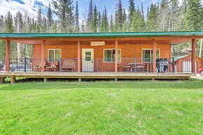 Wraparound Deck & Grill: Deadwood Cabin