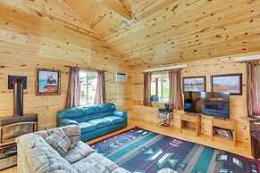 Wraparound Deck & Grill: Deadwood Cabin