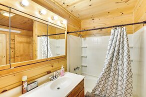 Wraparound Deck & Grill: Deadwood Cabin