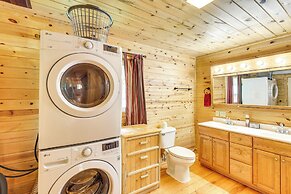 Wraparound Deck & Grill: Deadwood Cabin