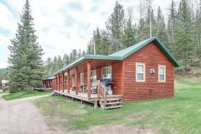 Charming Deadwood Cabin w/ Grill, Near Hiking!