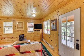 Pets Welcome: Cozy Cabin w/ Deck in Deadwood!