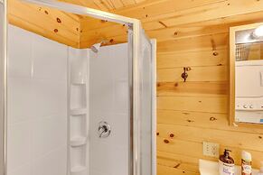 Pets Welcome: Cozy Cabin w/ Deck in Deadwood!