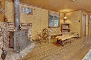 Peaceful Carrollton Retreat w/ Deck & Fire Pit!