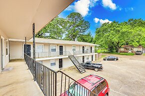 Texarkana Apartment < 1 Mi to Spring Lake Park!