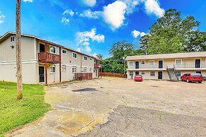 Texarkana Apartment < 1 Mi to Spring Lake Park!