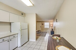 Texarkana Apartment < 1 Mi to Spring Lake Park!