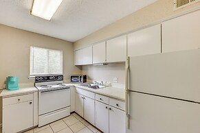 Texarkana Apartment < 1 Mi to Spring Lake Park!