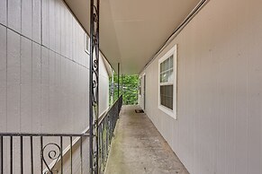 Texarkana Apartment < 1 Mi to Spring Lake Park!
