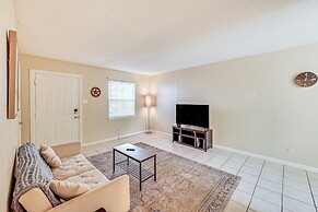 Texarkana Apartment < 1 Mi to Spring Lake Park!