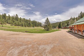 Deadwood Cabin w/ Foosball Table, Near Sanford Lab