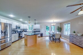 Linden Family Home w/ Yard < 5 Mi to Wineries!