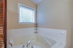 Linden Family Home w/ Yard < 5 Mi to Wineries!