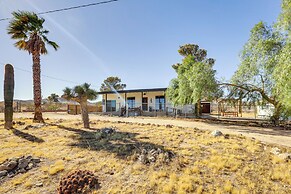 Secluded Home w/ Hot Tub - Near Joshua Tree Park!