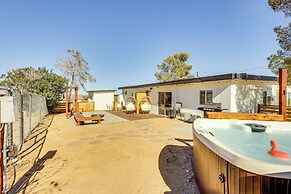 Secluded Home w/ Hot Tub - Near Joshua Tree Park!