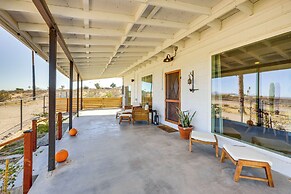Secluded Home w/ Hot Tub - Near Joshua Tree Park!