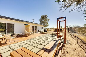 Secluded Home w/ Hot Tub - Near Joshua Tree Park!