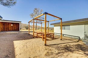 Secluded Home w/ Hot Tub - Near Joshua Tree Park!