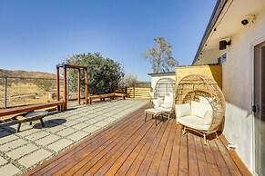 Secluded Home w/ Hot Tub - Near Joshua Tree Park!