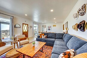 Secluded Home w/ Hot Tub - Near Joshua Tree Park!