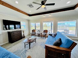 Nash's Landing 3 Bedroom Home by RedAwning