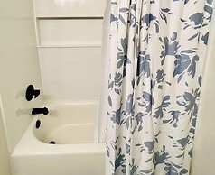 Nash's Landing 3 Bedroom Home by RedAwning