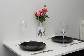 Brand New Pagrati Apt Modern Comfort