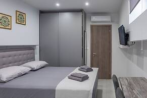 Pagrati Studio New Chic and Central