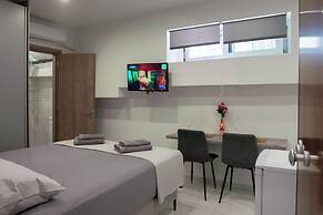 Pagrati Studio New Chic and Central