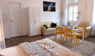 GoodMo Budapest Smart Rooms