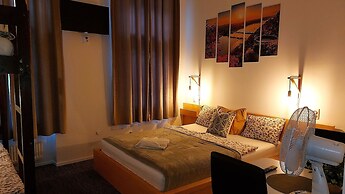 GoodMo Budapest Smart Rooms