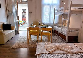 GoodMo Budapest Smart Rooms