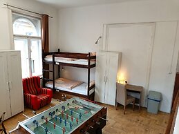 GoodMo Budapest Smart Rooms