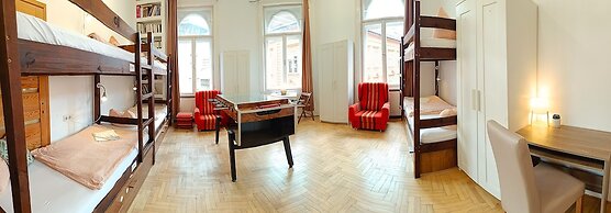 GoodMo Budapest Smart Rooms