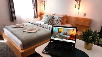 GoodMo Budapest Smart Rooms