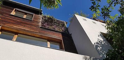 Stunning Architect House with courtyard