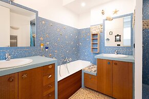 Stunning Architect House with courtyard