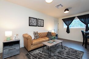 Wonderful 2-BR Apt Near Dodger