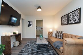 Wonderful 2-BR Apt Near Dodger