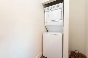 Wonderful 2-BR Apt Near Dodger