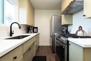 Wonderful 2-BR Apt Near Dodger