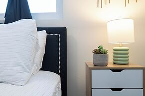 Wonderful 2-BR Apt Near Dodger