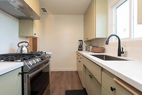 Wonderful 2-BR Apt Near Dodger