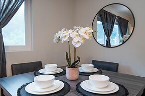 Wonderful 2-BR Apt Near Dodger