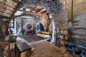 Inter Artes House and Suite