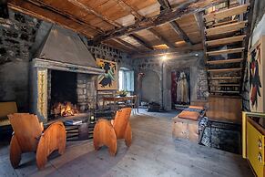 Inter Artes House and Suite