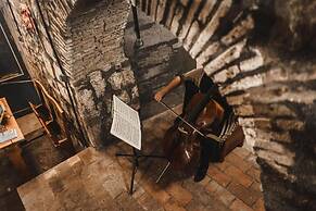 Inter Artes House and Suite